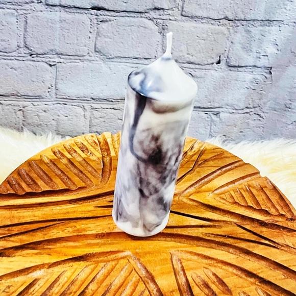 Tie Dye Pillar Candle 9oz High End Luxury - Picture 4 of 5